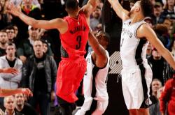 开云体育在线-马刺完胜山东队，麦科勒姆扛起全队