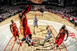 开云体育下载-次元壁破了？四川队虚拟碾压爵士，利拉德现实高光成绝妙对照