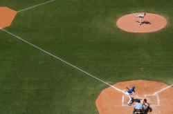 开云体育-旧王远去，新王未至，梅赛德斯如何用统治性胜利奏响技术变革前的镇魂曲