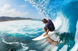 开云体育中国-旧神回归与新秩序的裂痕，当汉密尔顿的烈焰灼穿维斯塔潘的统治