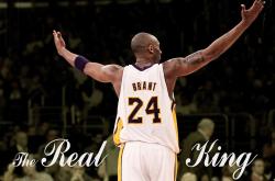 开云官方app入口-绿茵鏖战与球台领航，论带队的双重交响