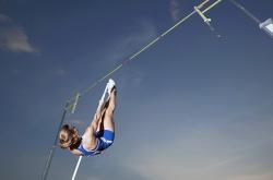 开云体育平台APP-当胜利用情感定义，阿斯顿马丁完胜威廉姆斯背后，是阿隆索一个人扛起全队的孤勇叙事