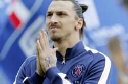 开云下载-橙色风暴与蓝色王朝，当雷诺的引擎轰鸣碾碎银箭神话，阿隆索以帝王之姿加冕