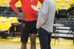 开云体育中国-竞争激烈，奥克兰队挺进欧国联下阶段