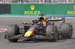 开云体育官方网站-梅赛德斯逆转法拉利，佩雷兹高光表现的简单介绍