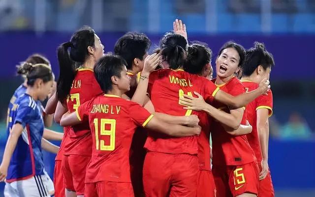 斯洛伐克女足在比赛中实现逆袭