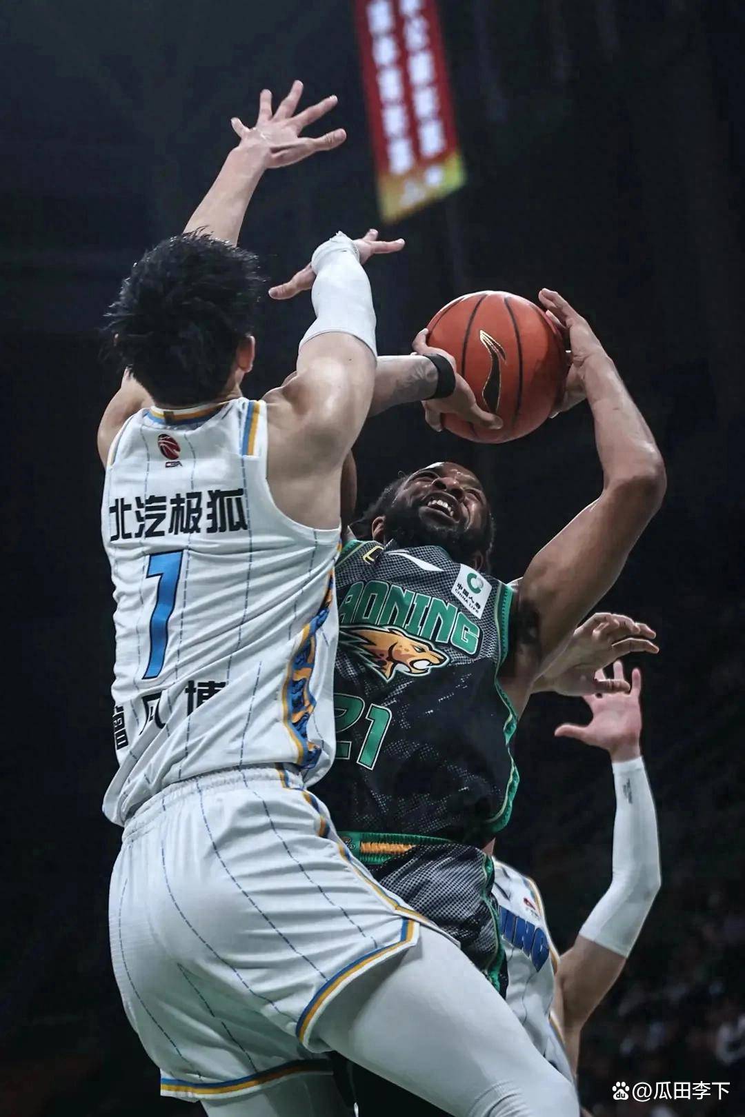 四川男篮成为黑马，连下两城实力不容小觑