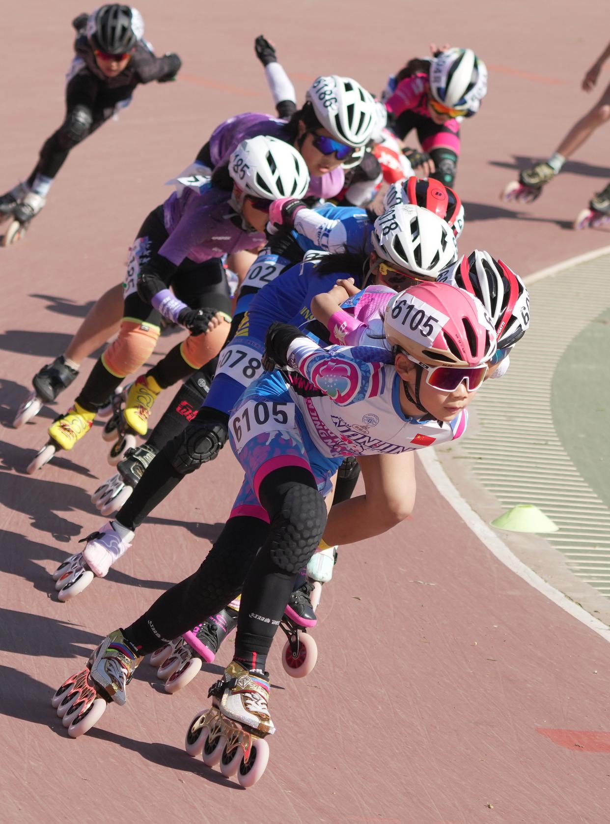 轮滑选手飙进总决赛，实力碾压对手