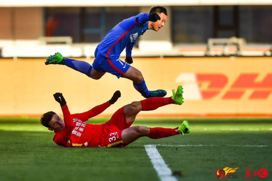 重庆斯威队客场力克,登顶榜首 重庆斯威队客场力克,登顶榜首