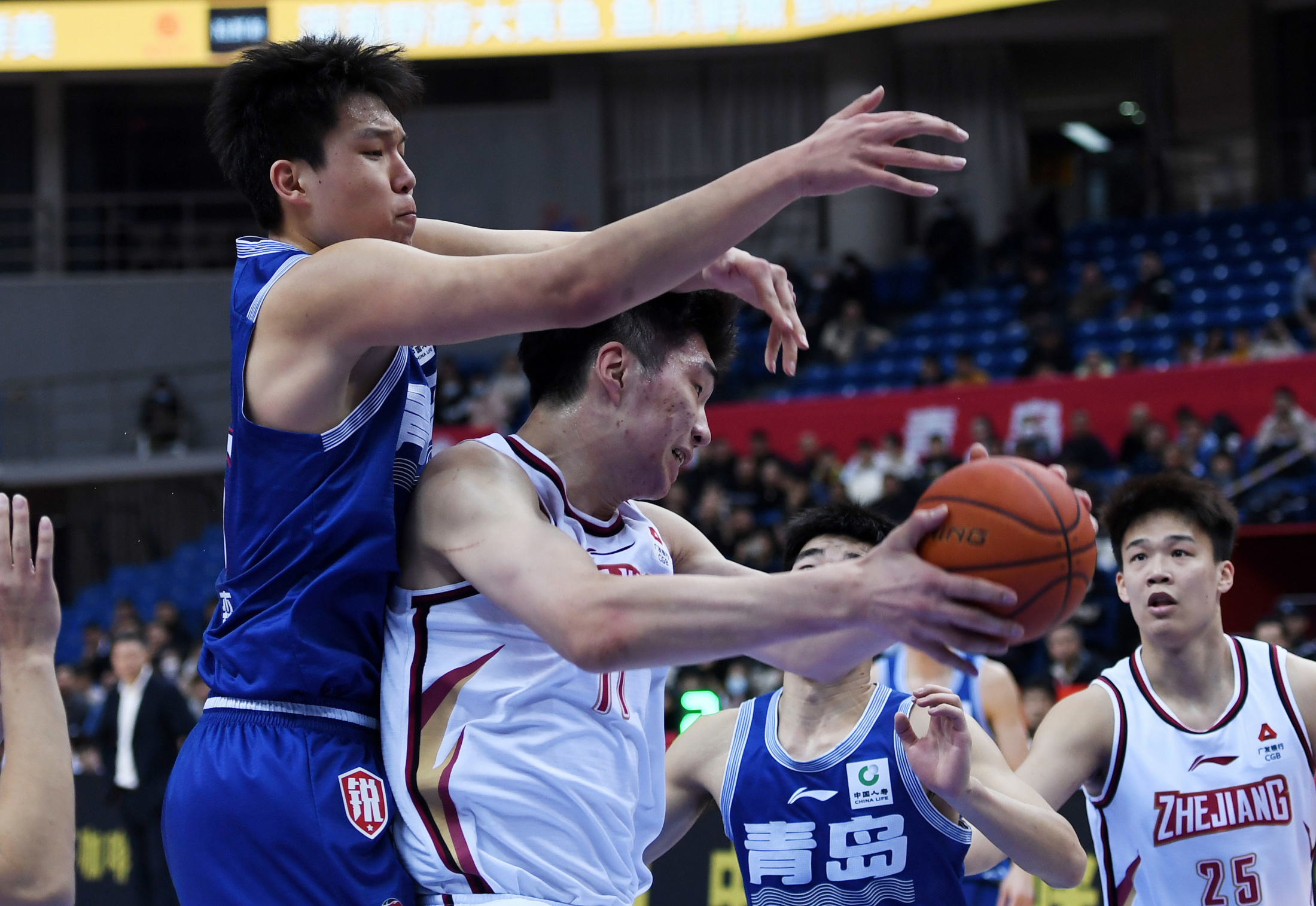 包含深圳队迎战青岛队,火药味十足的词条 包含深圳队迎战青岛队,火药味十足的词条