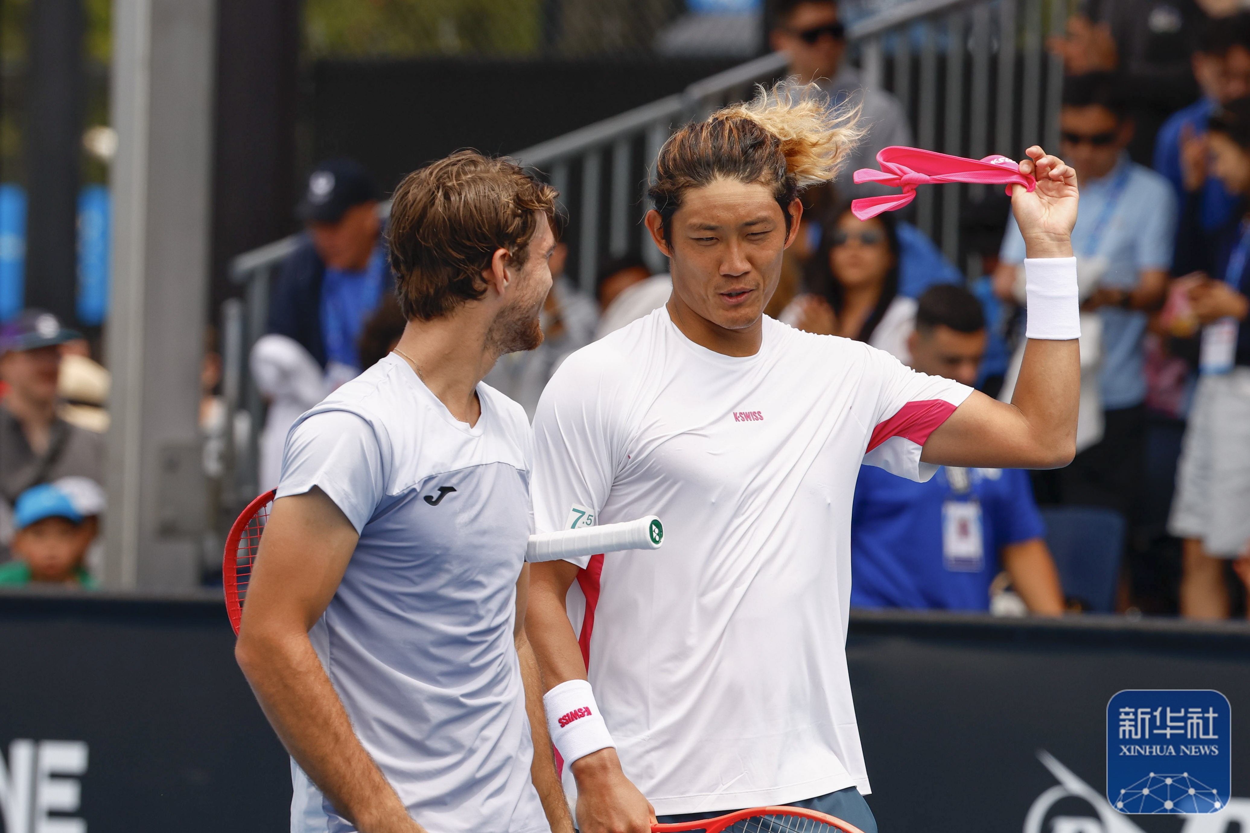 网球公开赛:南京选手击败对手,取得胜利 网球公开赛:南京选手击败对手,取得胜利