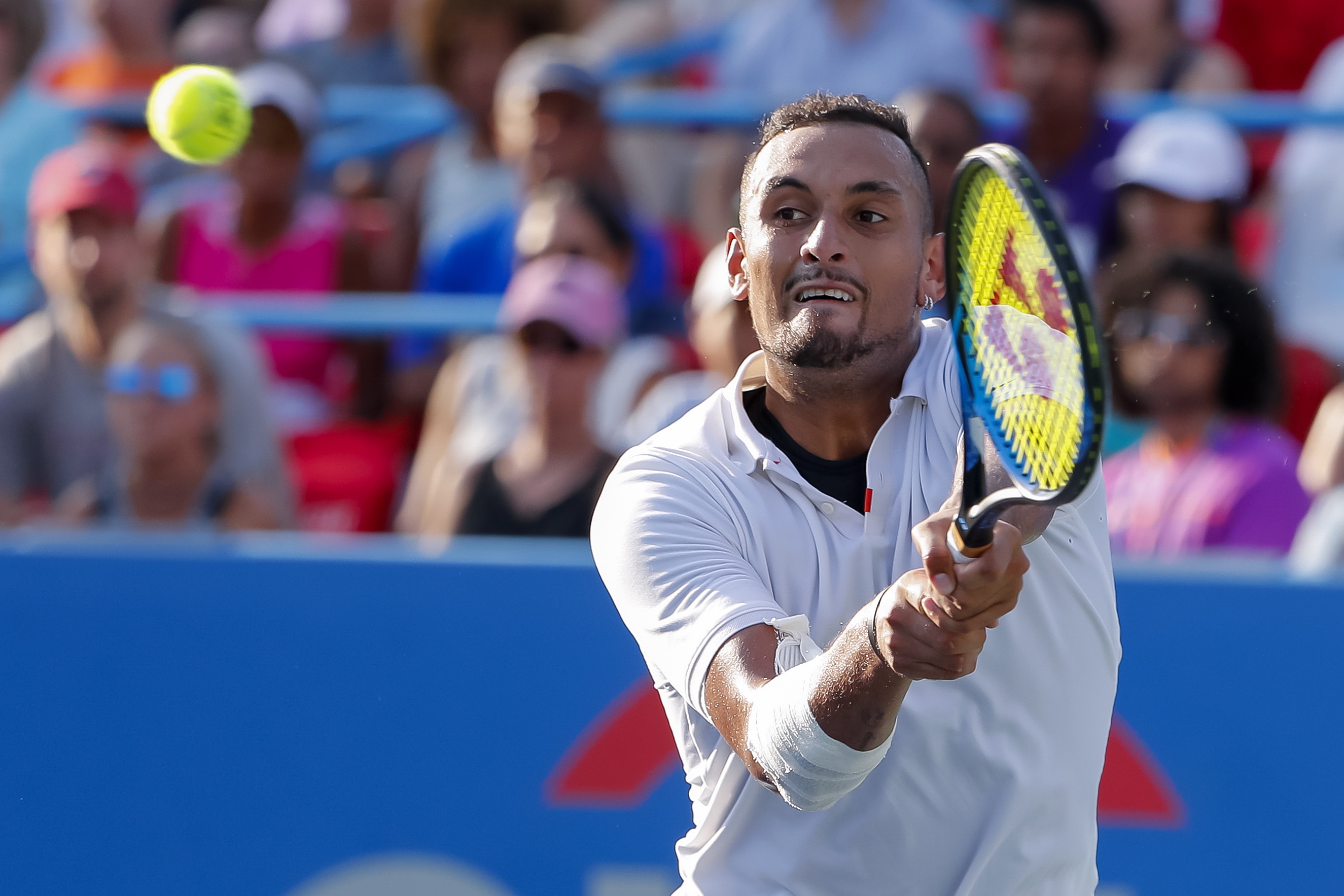 包含日本网球队横扫西班牙网球队，克耶高斯打破历史纪录的词条