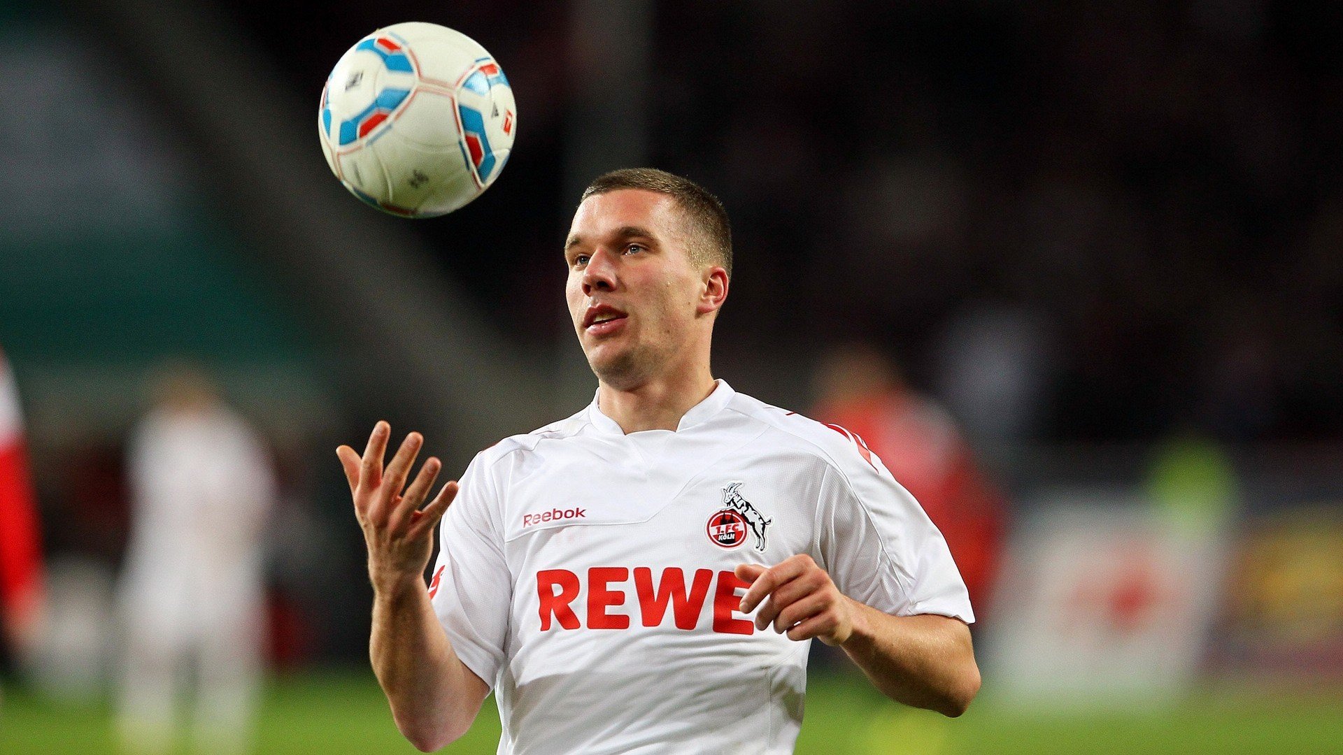 绿茵场与乒乓台,同一种心跳,同一种赢的定义